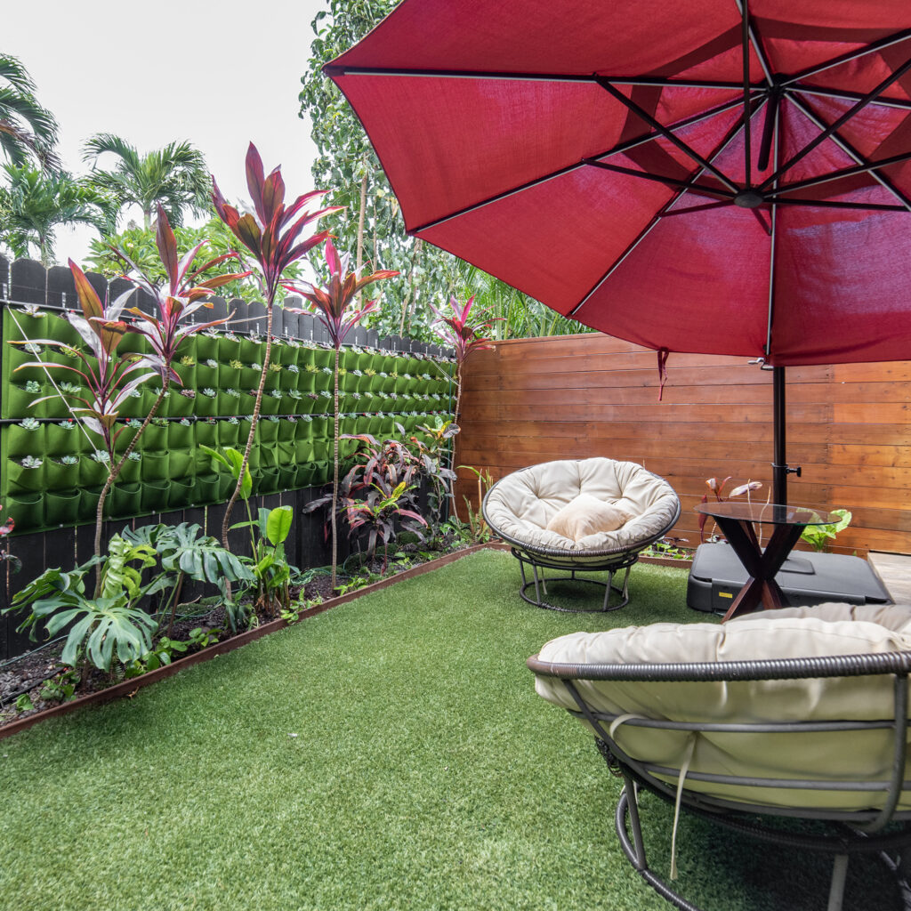 Tropical Garden Oasis: Charming Maui Garden Suite