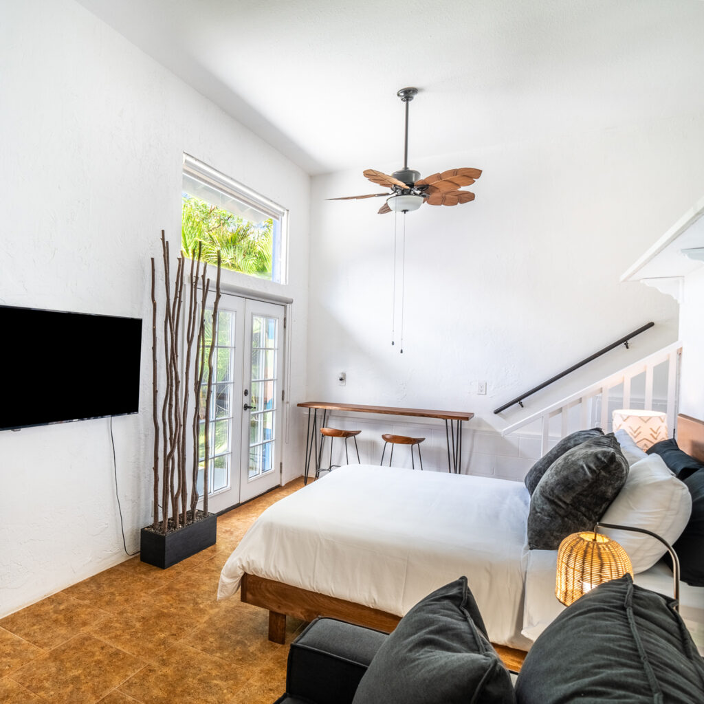 Furnished Studio W/PVT Deck Ocean Views